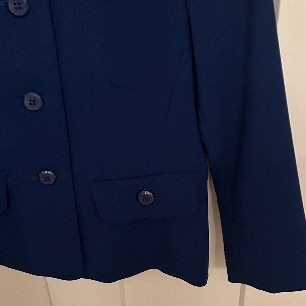 Sandra Angelozzi Elegant Made in Canada Women's Royal Blue Blazer, size 38 - Picture 5 of 9